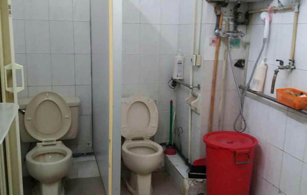 Washroom / Bathroom