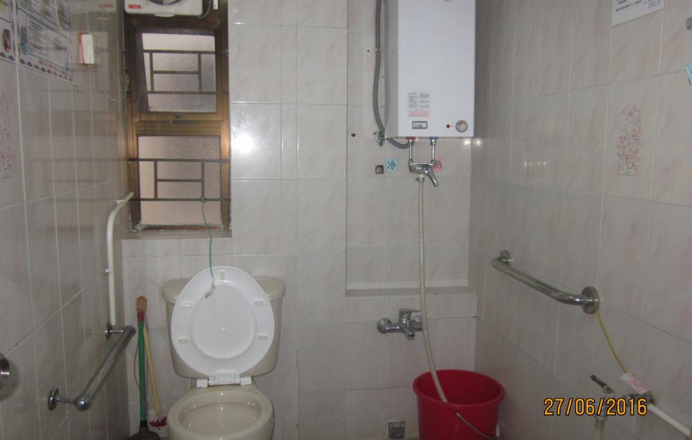 Washroom / Bathroom