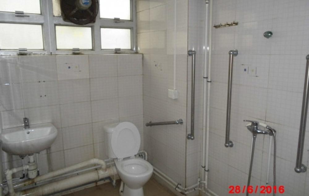 Washroom / Bathroom