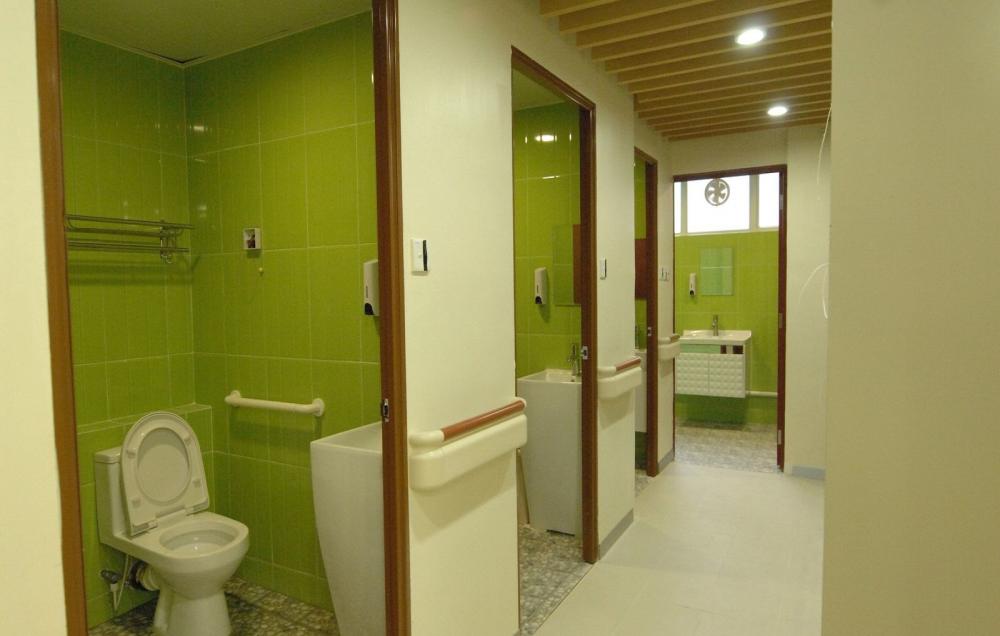 Washroom / Bathroom